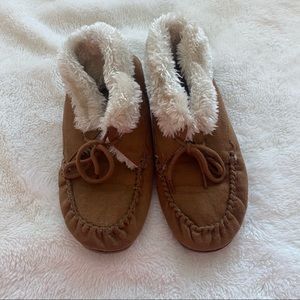 Air walk size 7.5 moccasin slipper